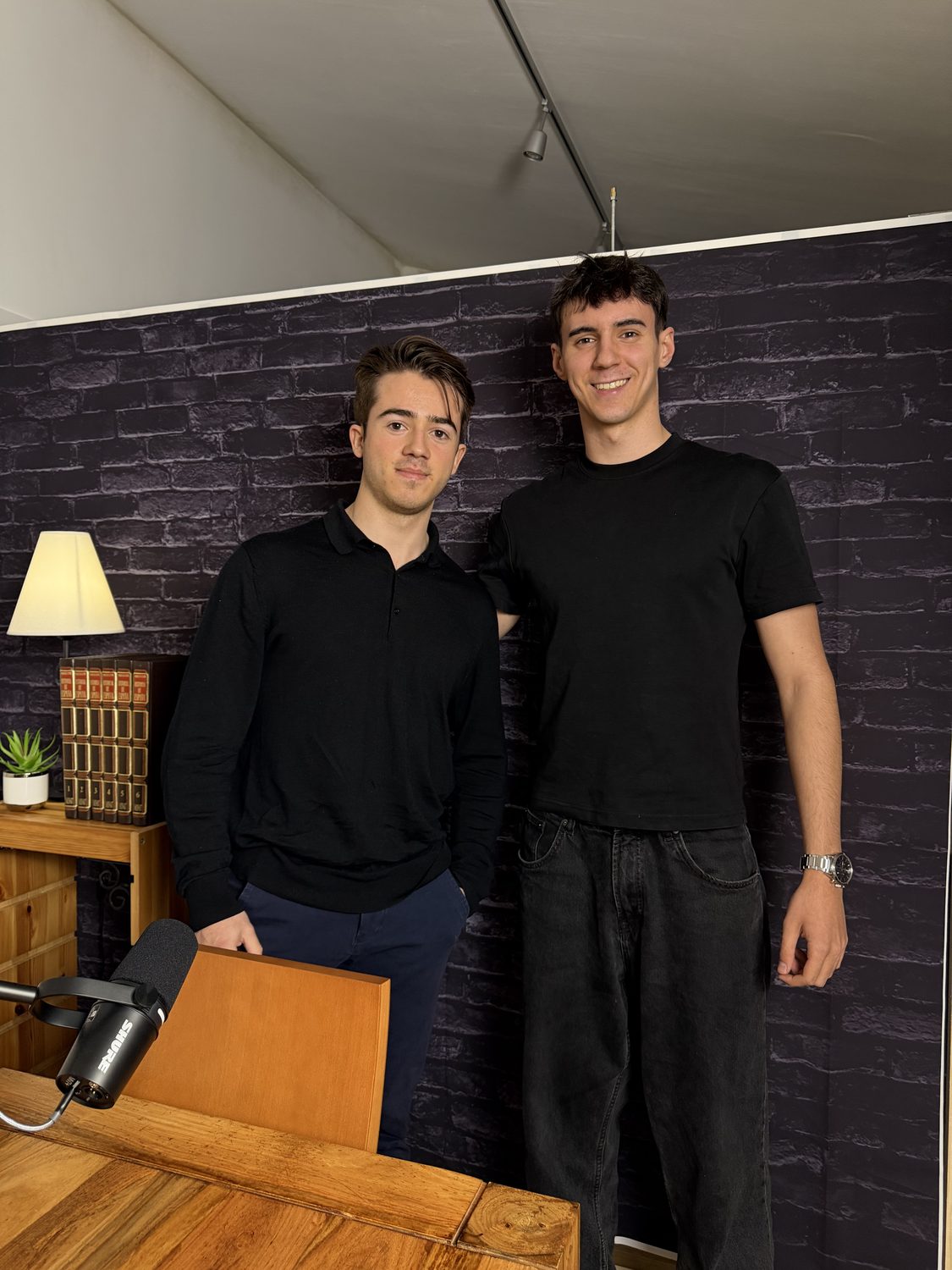 Hugo Ferrando con un invitado