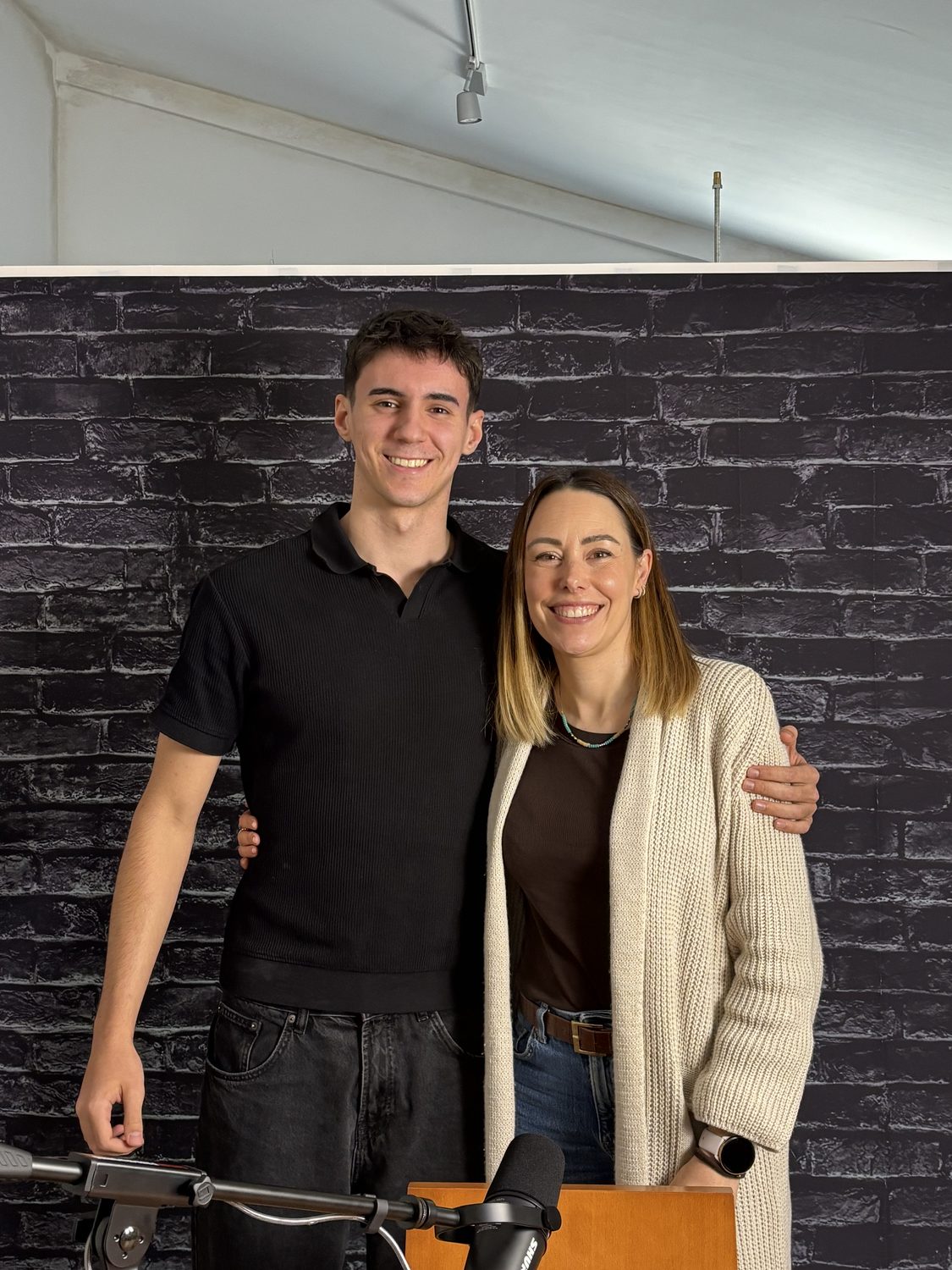 Hugo Ferrando con una invitada