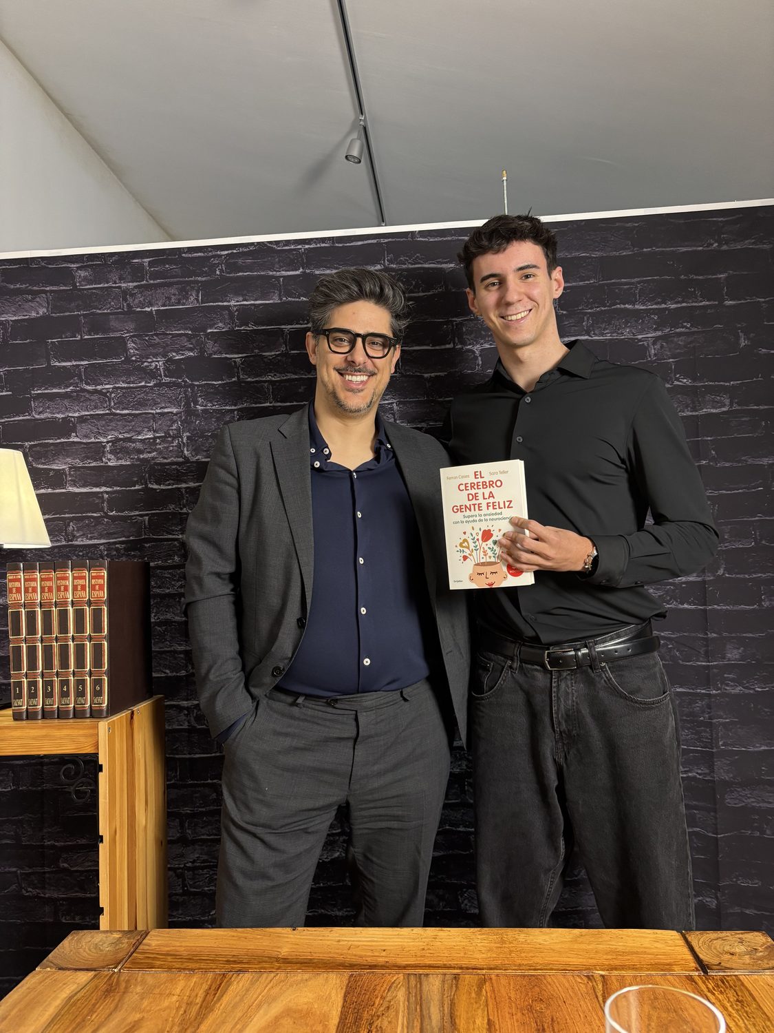 Hugo Ferrando con un invitado