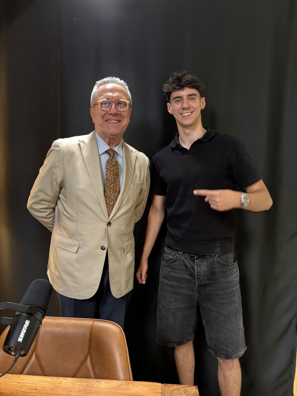 Hugo Ferrando con un invitado