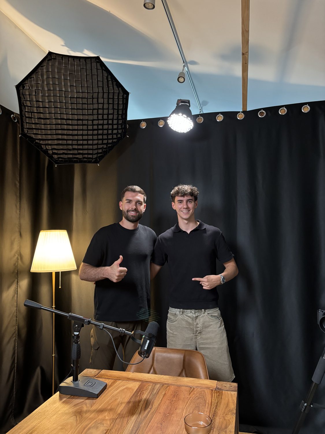 Hugo Ferrando con un invitado
