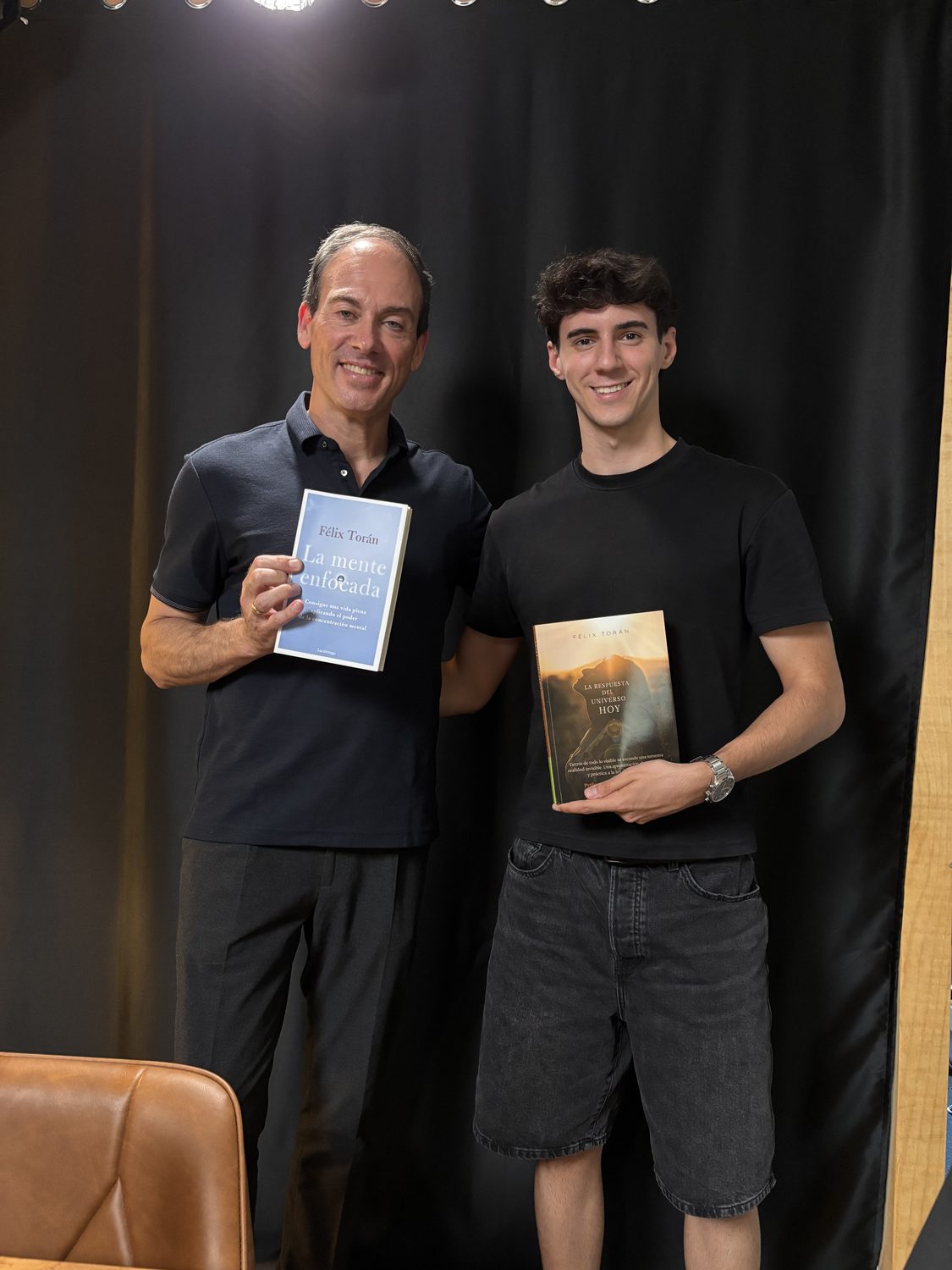Hugo Ferrando con un invitado