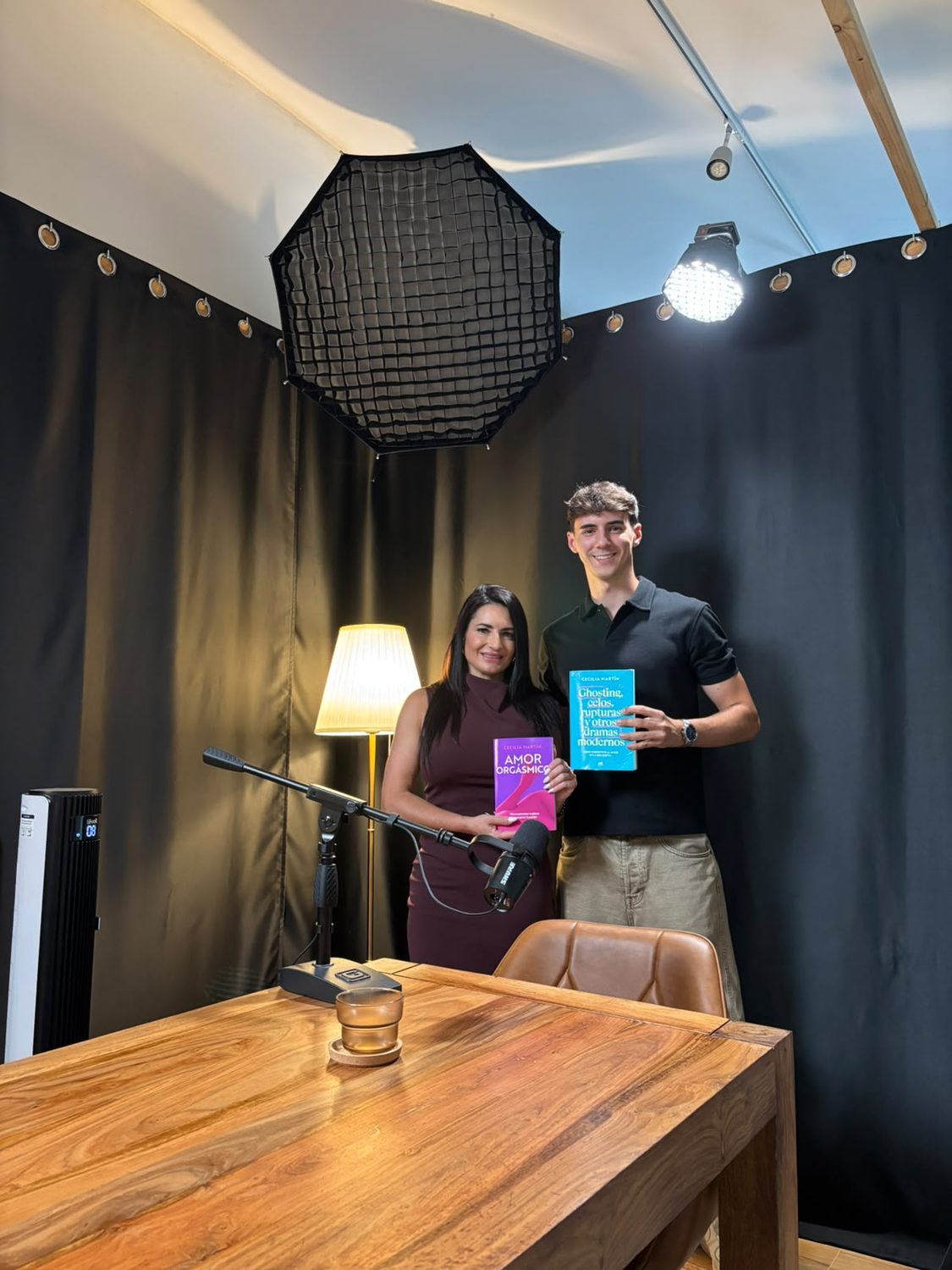 Hugo Ferrando con una invitada