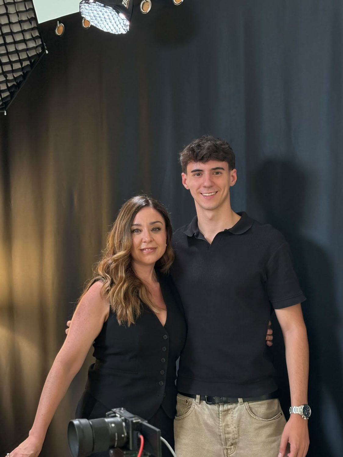 Hugo Ferrando con una invitada