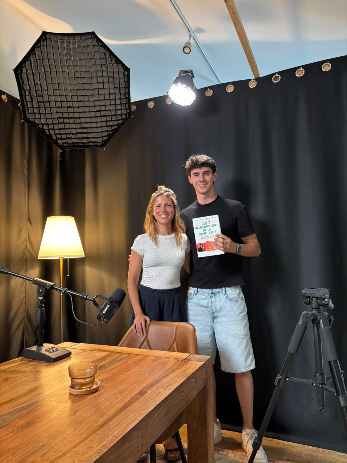 Hugo Ferrando con una invitada