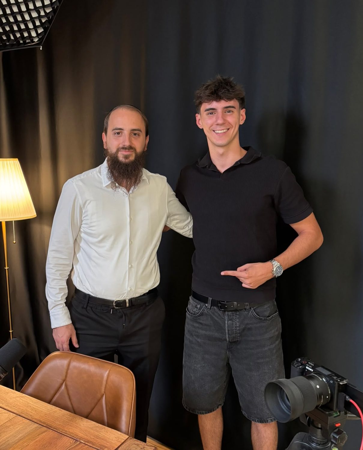 Hugo Ferrando con un invitado
