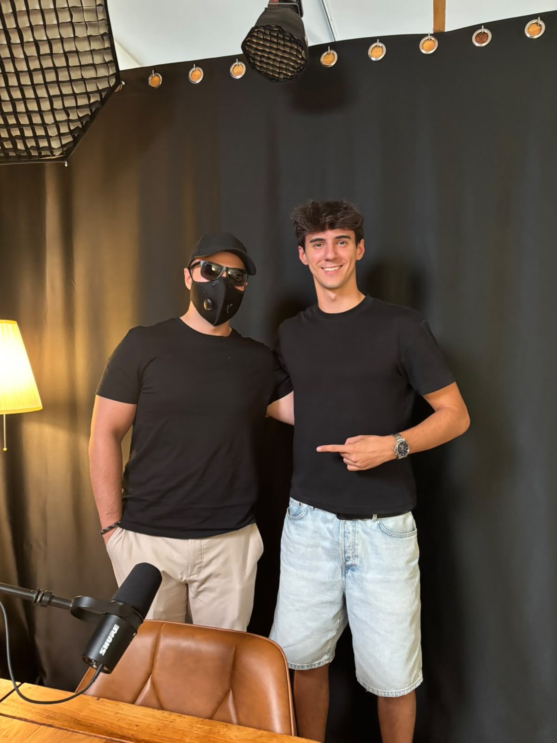 Hugo Ferrando con un invitado